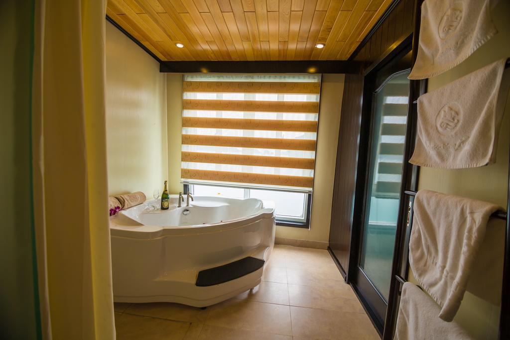 Hotel Dragon Legend Cruise Hạ Long Zimmer foto