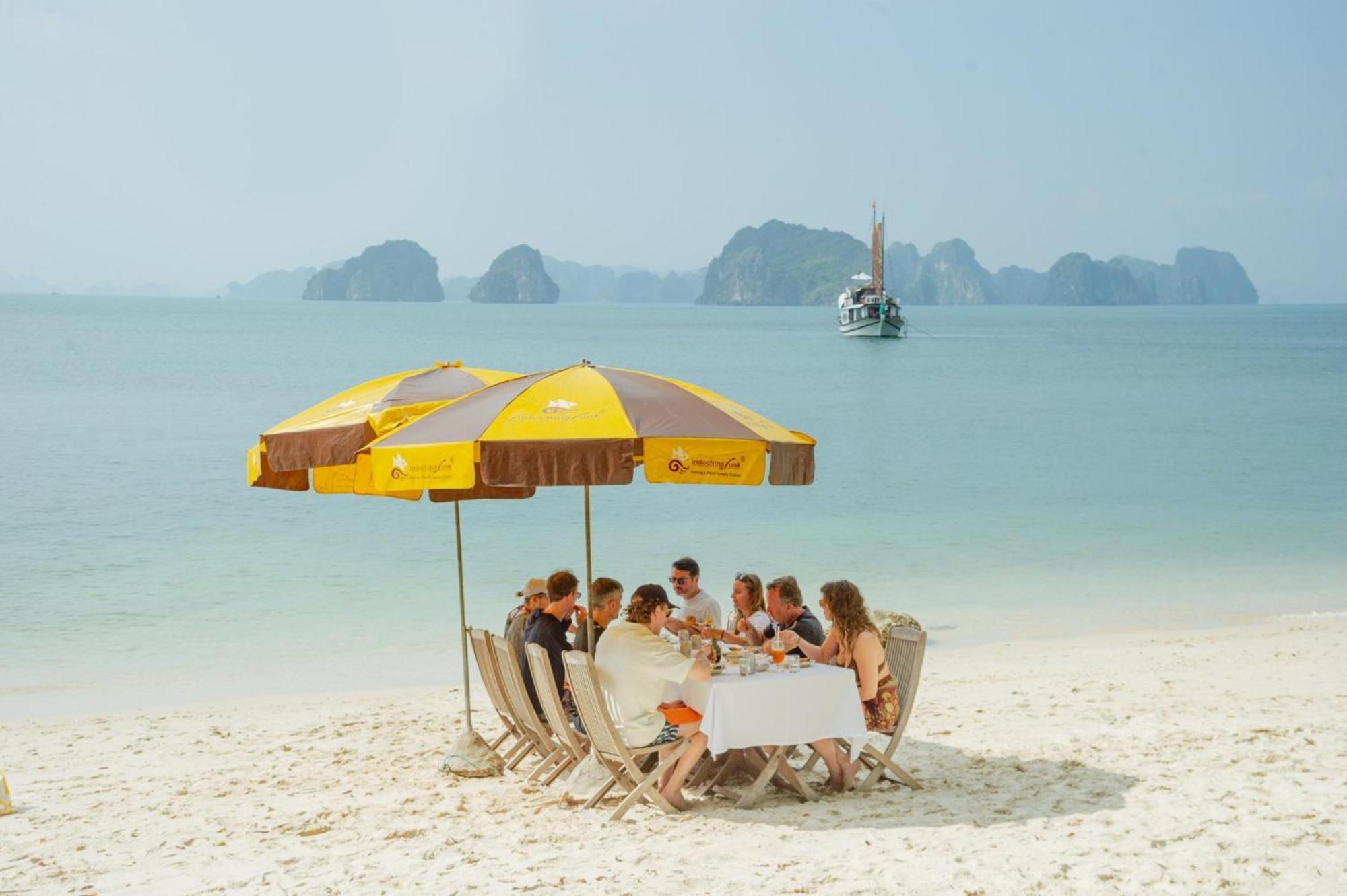 Hotel Dragon Legend Cruise Hạ Long Exterior foto