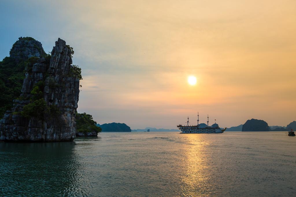 Hotel Dragon Legend Cruise Hạ Long Exterior foto